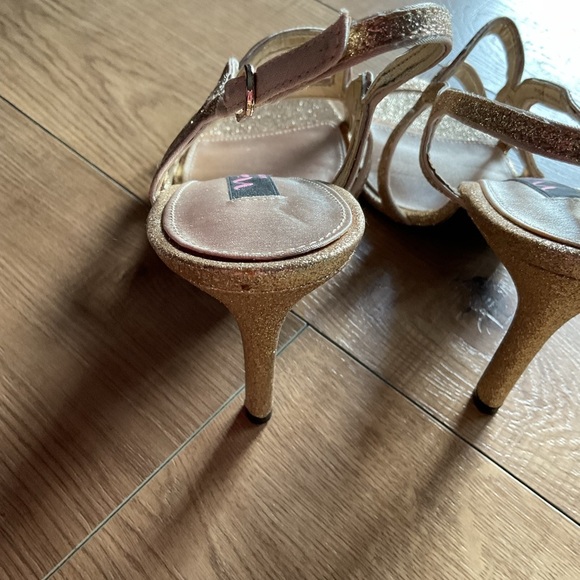 Nina Gold Strappy Heels for Formal Elegance - Picture 7 of 13